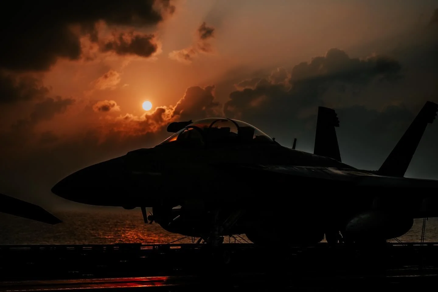 &ldquo;&ldquo;I wish there was a way to know you&rsquo;re in &lsquo;the good old days,&rsquo; before you&rsquo;ve actually left them&rdquo;.
- @edhelms &ldquo;
- @nard_perro