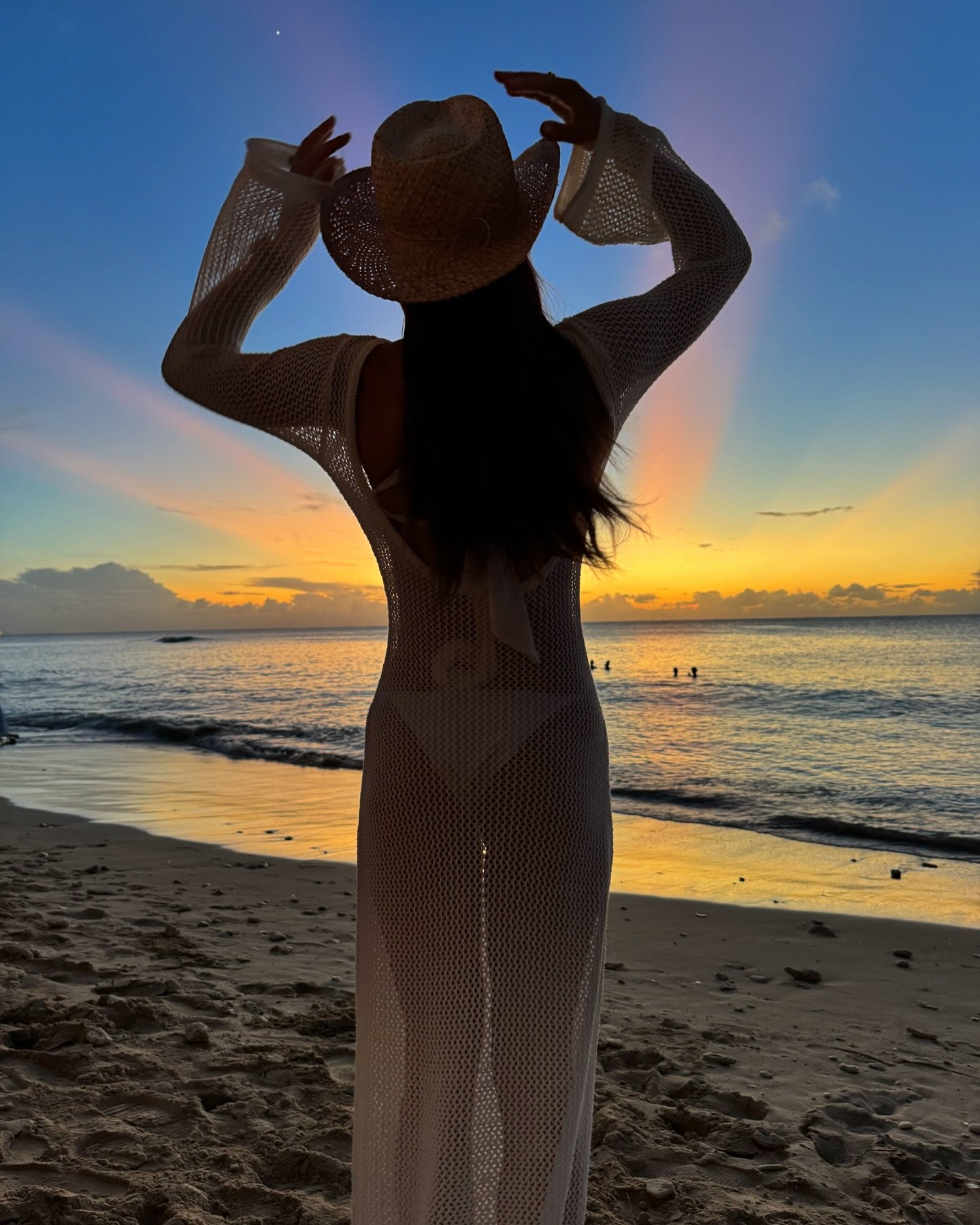 Beach daze wearing the Venus White Knit Maxi Dress, paired with Bonita&rsquo;s Straw Cowboy Hat✨
Our gorgeous &lsquo;Venus&rsquo; crochet long sleeved maxi dress exudes a sense of effortless style and sophistication, perfect for a day at the beach or