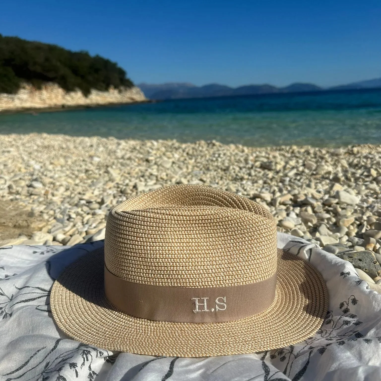 The Classic Fedora - Natural with Camel Band