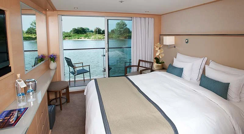 SHIP_Stateroom_Longship_Veranda_Bed-01_800x440_tcm21-10214.jpg