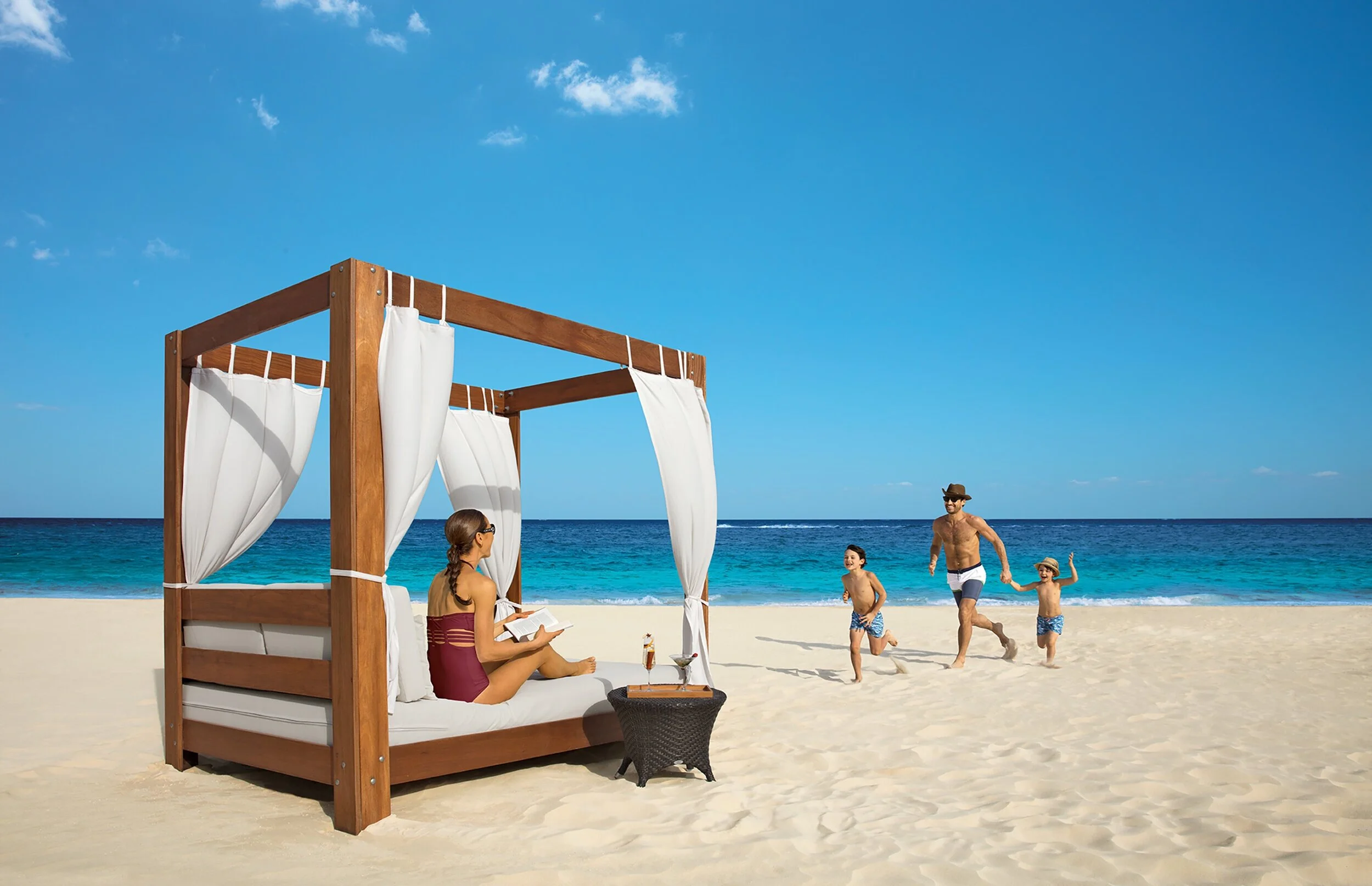 DRERC_Family_BalineseBed_Beach_2A.jpg