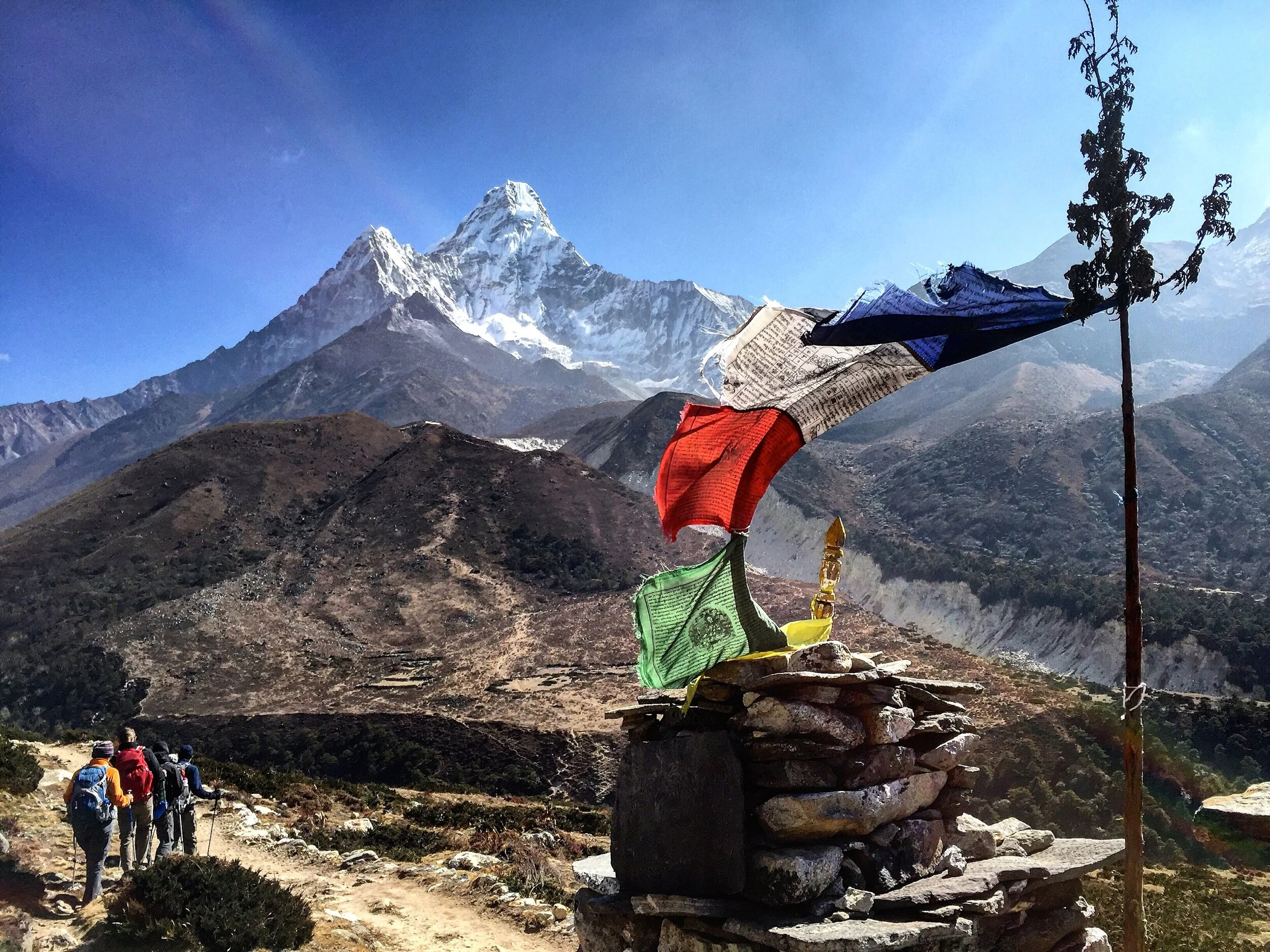 ama dablam and flags.JPG