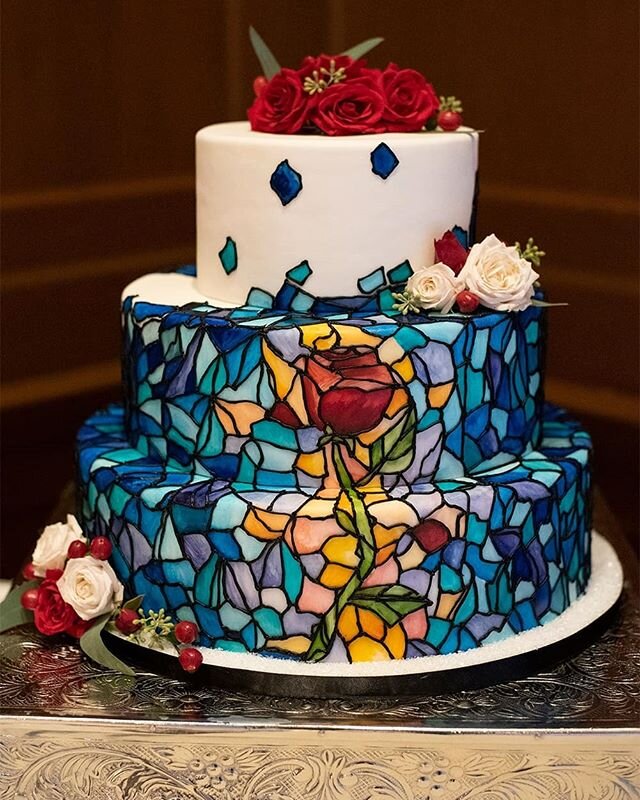 Happy Tuesday everyone! Today we move into whimsy with this beauty and the beast inspired cake! this stained glass look was achieved by hand painting over 20 different custom colors!
⠀⠀⠀⠀⠀⠀⠀⠀⠀
@villasiena
⠀⠀⠀⠀⠀⠀⠀⠀⠀
#arizonawedding #azweddings #arizon