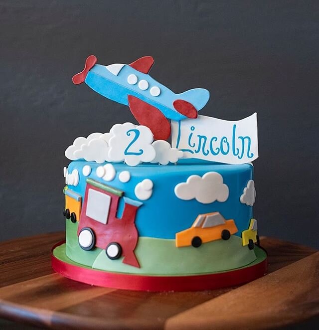 Flying into the week like!
⠀⠀⠀⠀⠀⠀⠀⠀⠀
#birthdaycake #customcake #gilbertbakery #bakersgonnabake #arizonabakery #trainsplanesandautomobiles #happybirthday #gilbertcakes