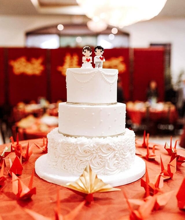 you had us at 8 bit characters and paper cranes! 
@carmelajoyphotography
⠀⠀⠀⠀⠀⠀⠀⠀⠀
#arizonawedding #azweddings #arizonaweddings #azwedding #arizonaweddingcake #azweddingcake #arizonaweddingcakes #azweddingcakes #arizonabakery #azbakery #arizonacupcak