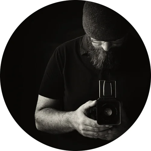 Self Portrait 500px 300dpi_circle.jpg