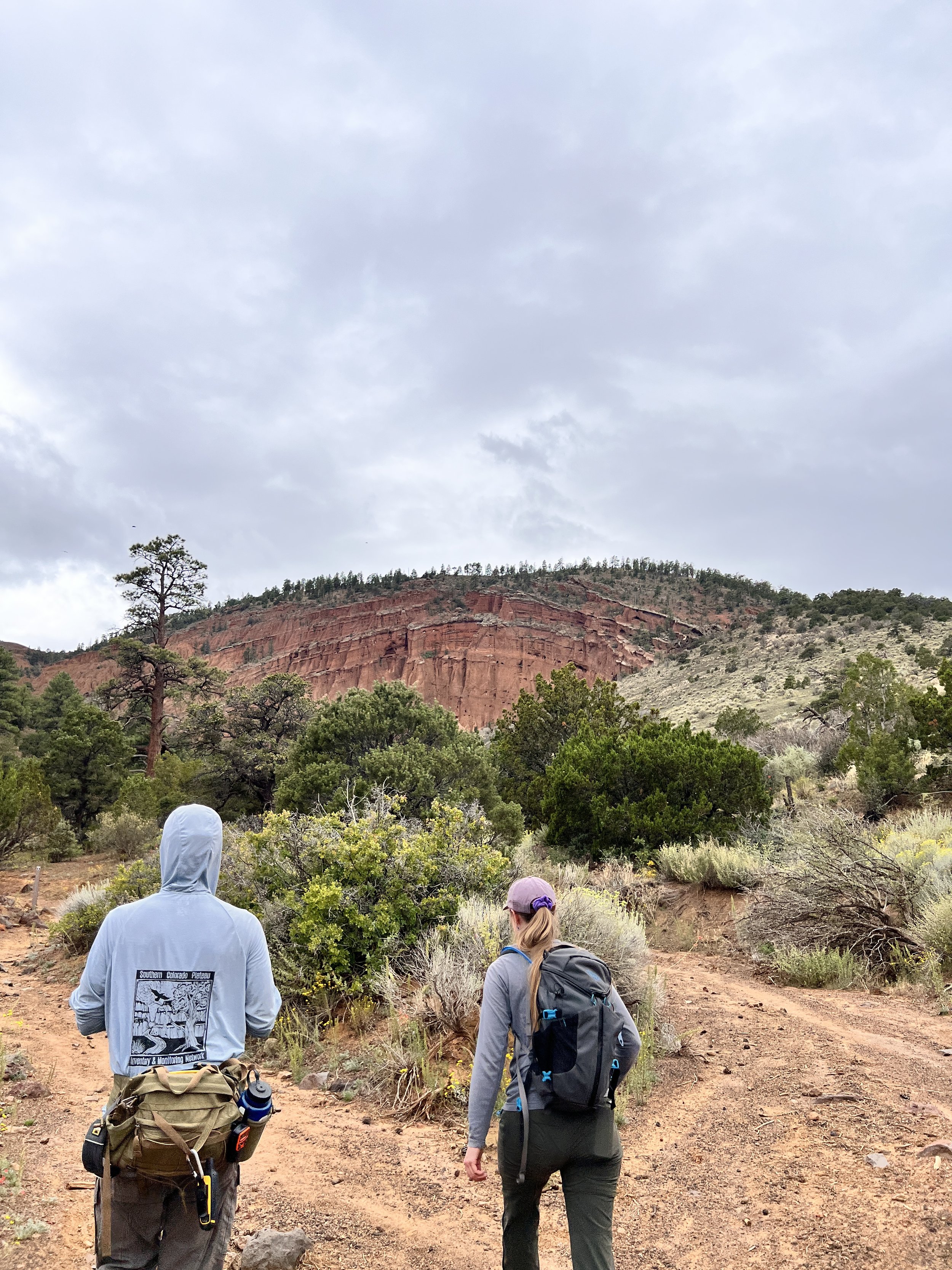 20230912_CoconinoNF_Casey-and-Parker-infront-of-Red-Mountain_Zoe-Jordan.JPG