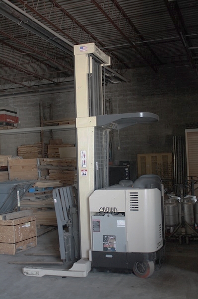 Crown Deep Reach Truck | 3000 lb | 321 in Lift | 95% Tires | 36 Volt With Battery and Charger | Rental Ready | $9500