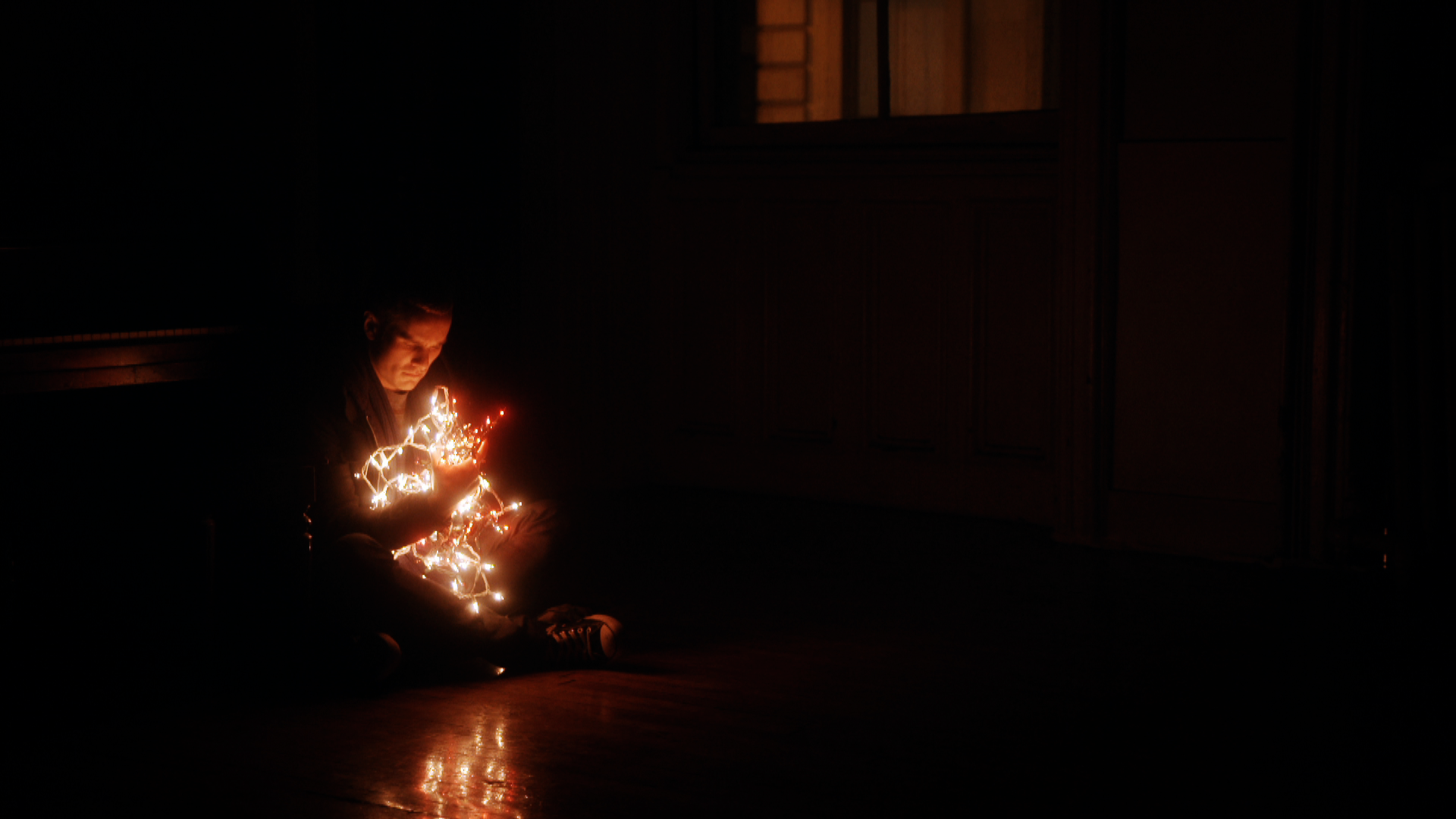 5-Dances_Xmas lights.png