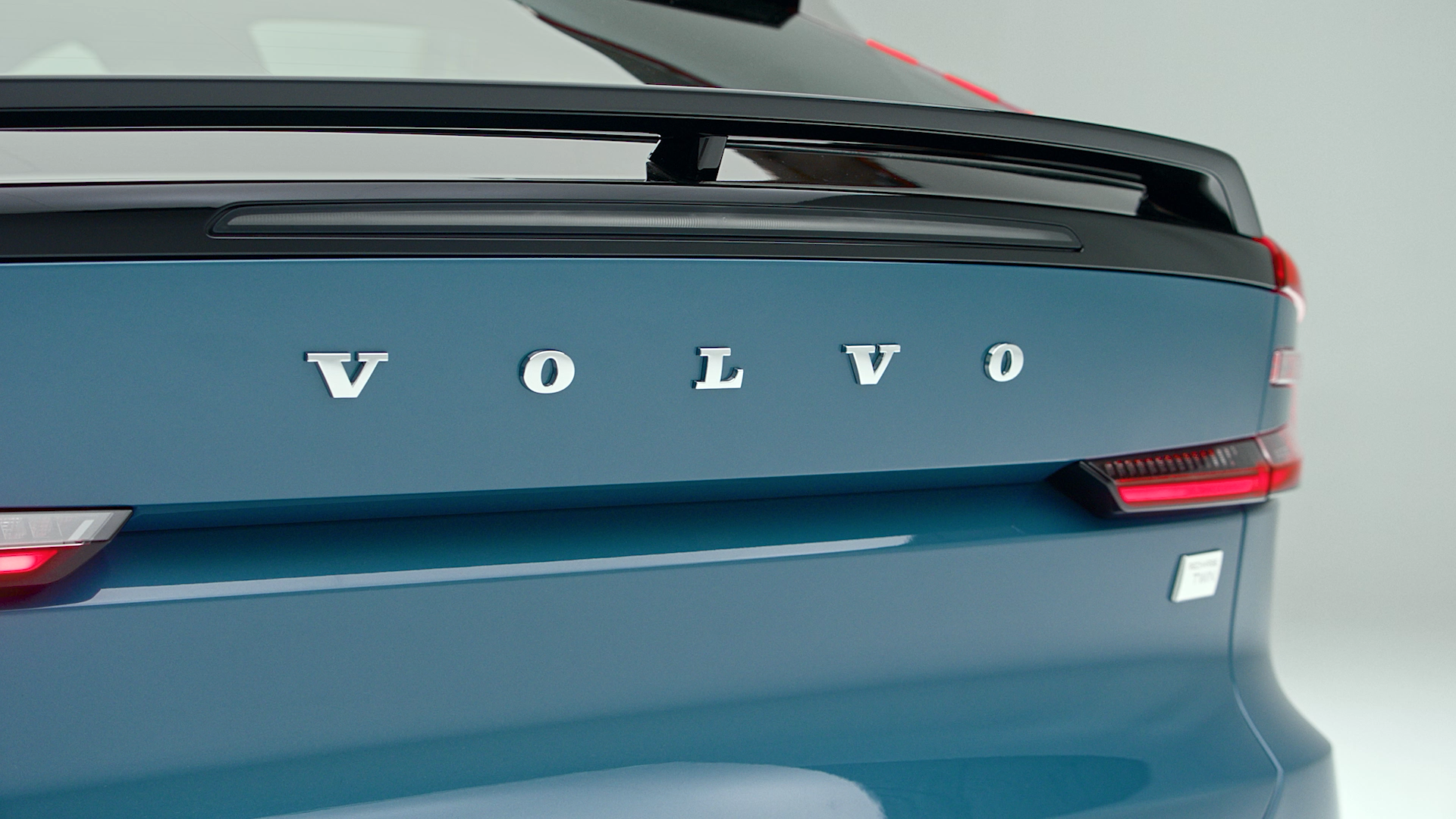Volvo Rear badge.png
