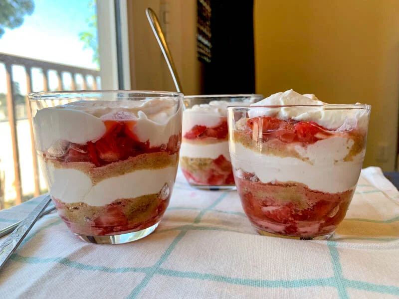 strawberry cheesecake fools