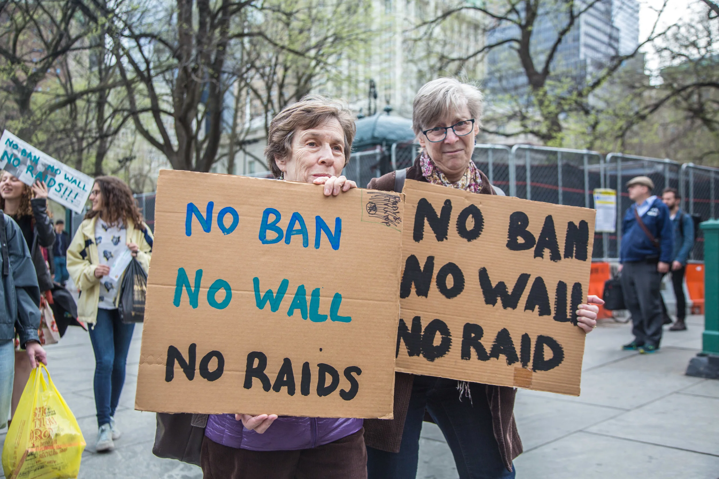 4.13.17_SederInTheStreets-5.jpg