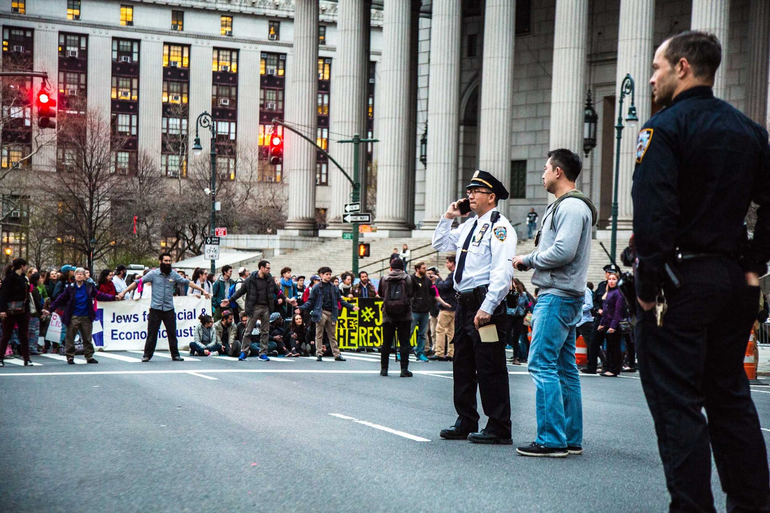 4.13.17_SederInTheStreets-27.jpg