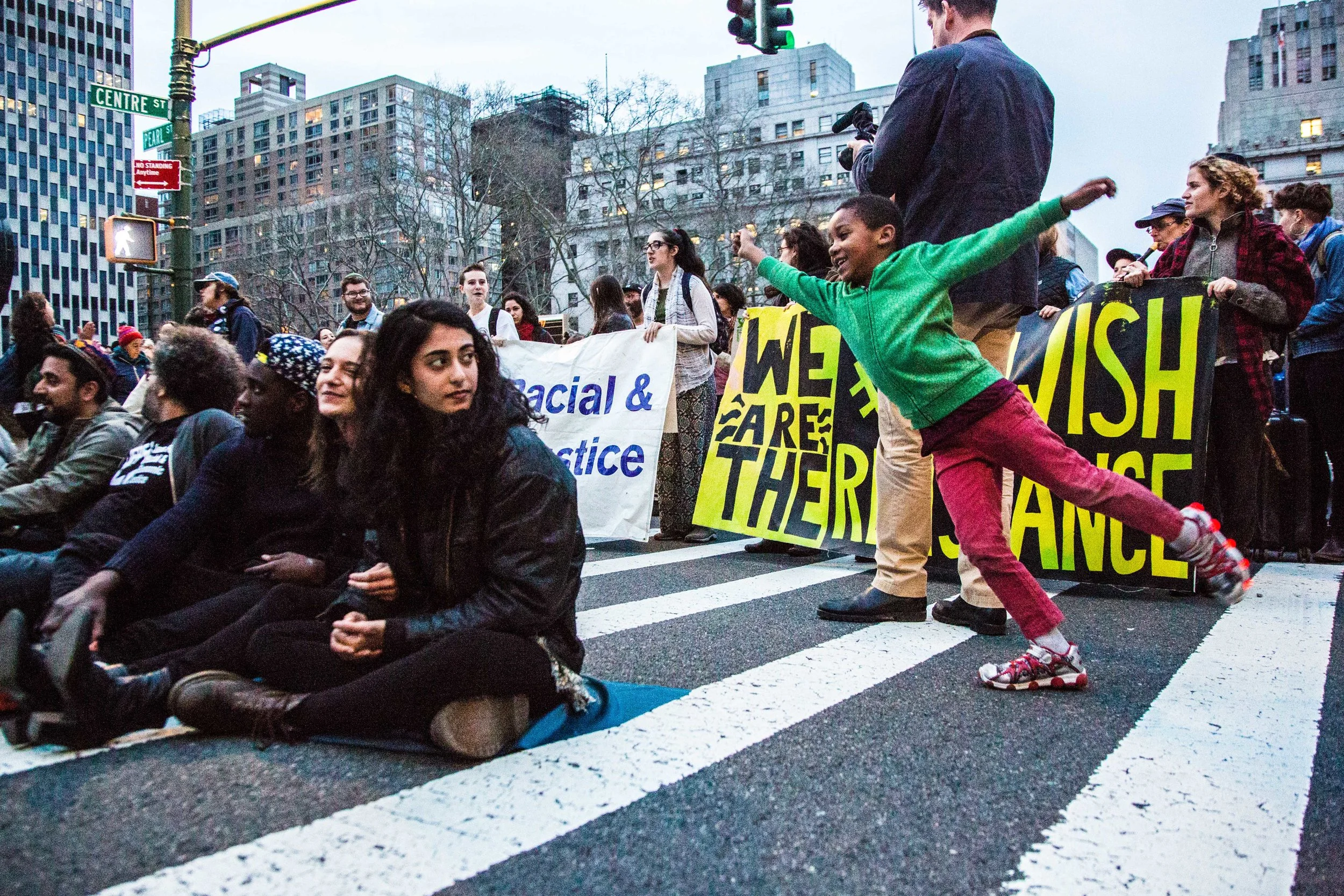 4.13.17_SederInTheStreets-36.jpg