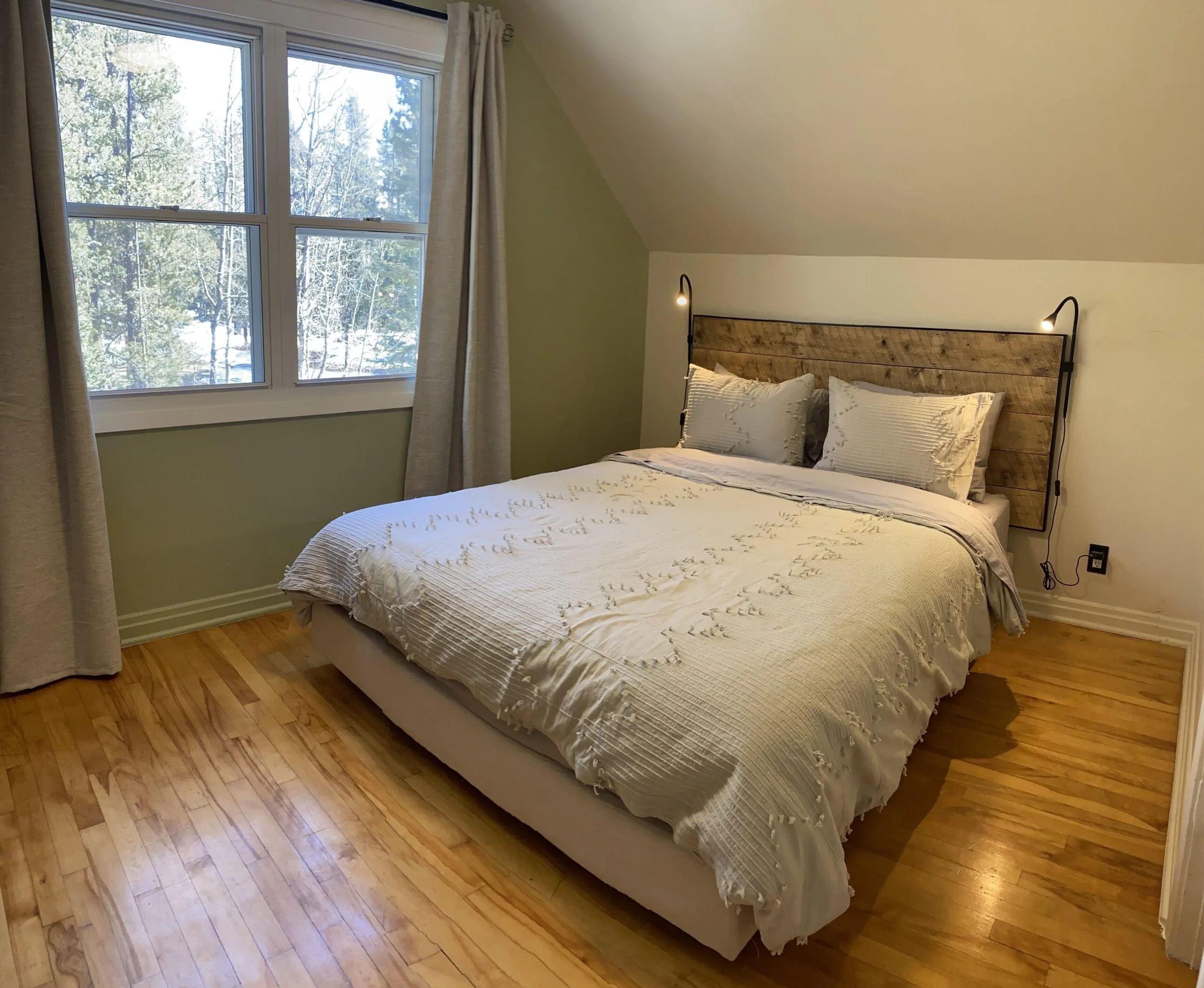 Small red house room 1.jpeg