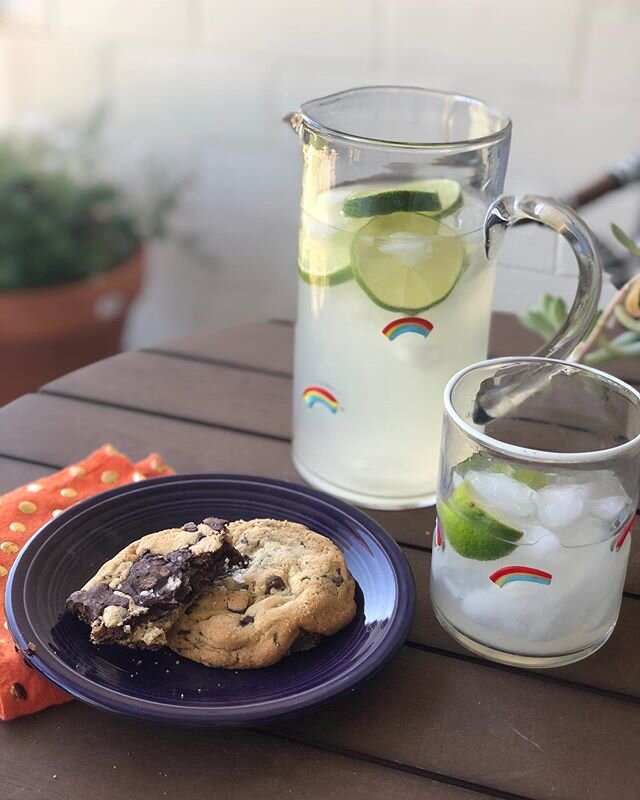 Today&rsquo;s cookies are #cookiesforequality from @theverybestcookie in LA! Through baking, delivering and shipping these cookies, baker Kirstyn was able to donate more then $4,000 to Black Lives Matter in LA. 🖤 Go give her a follow and DEFINITELY 