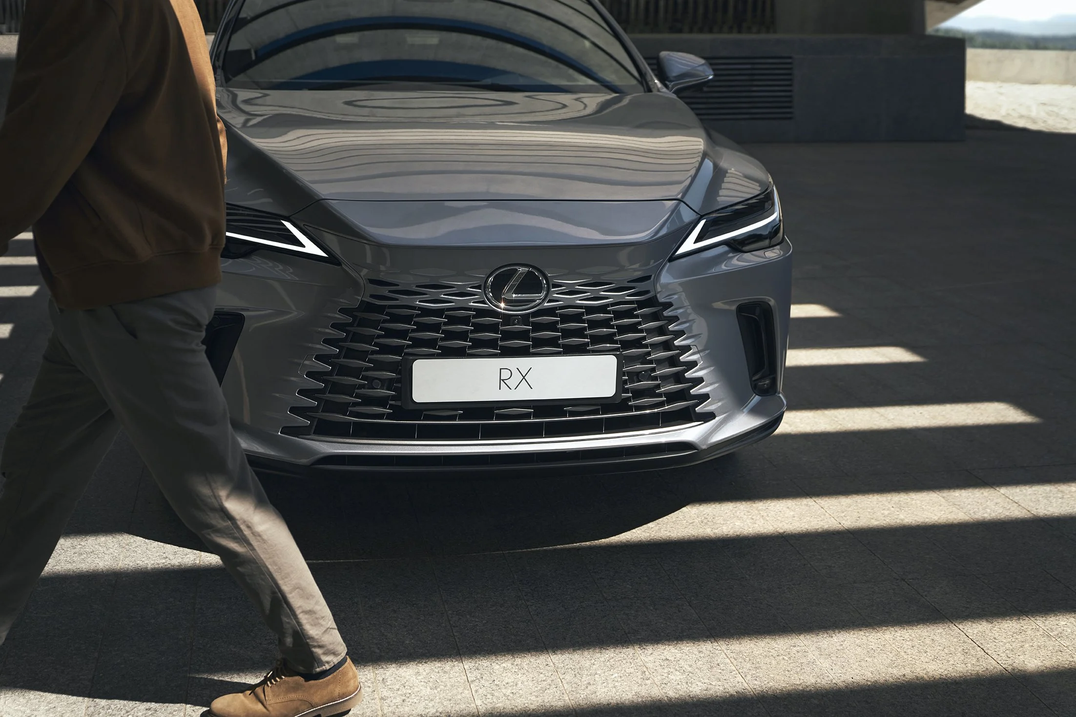 LexusRXPhev5.jpg