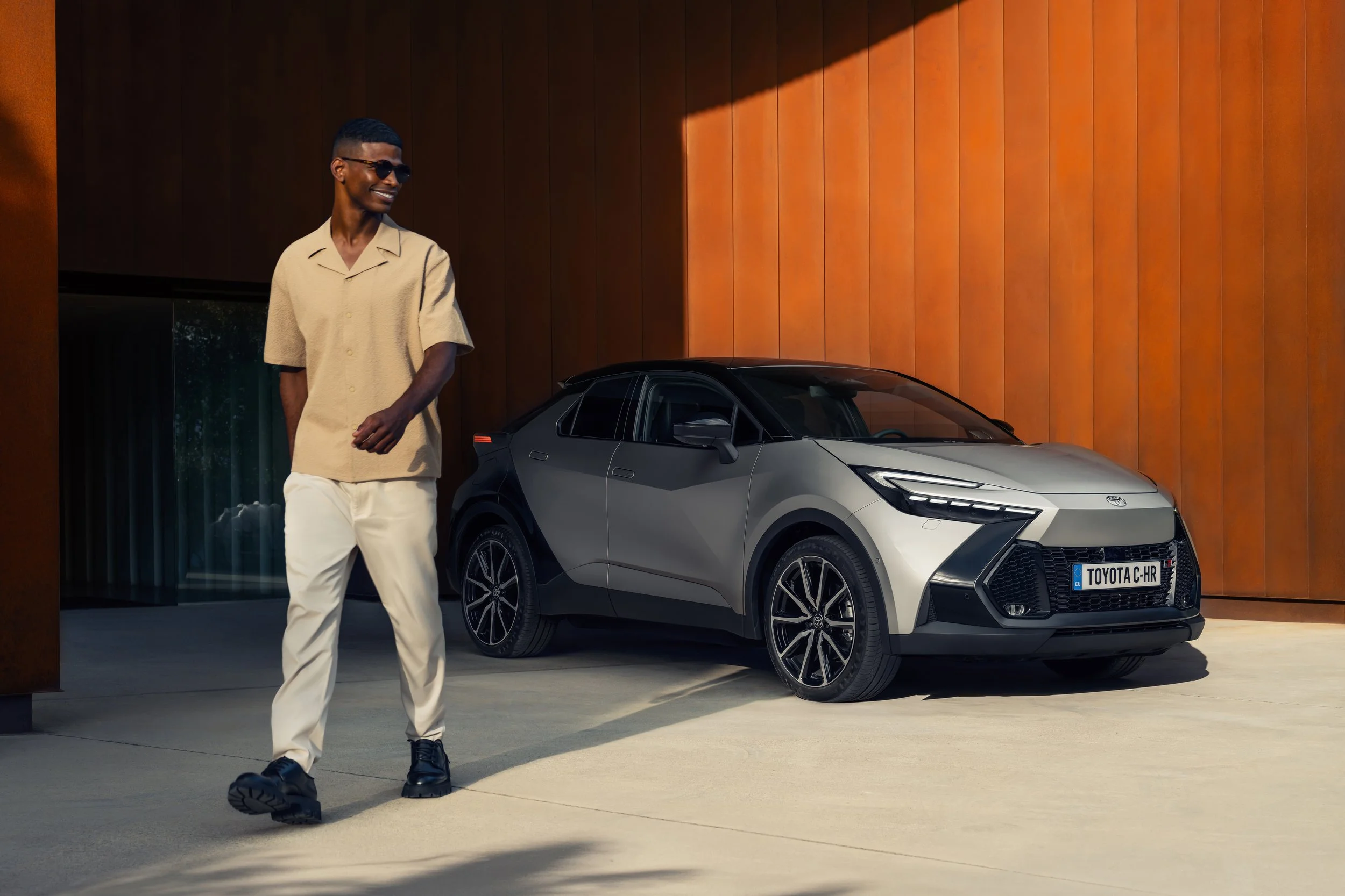 TOY_C-HR_2023_LAUNCH_HUB_CON_IMG_BANK_08 PF crop.jpg