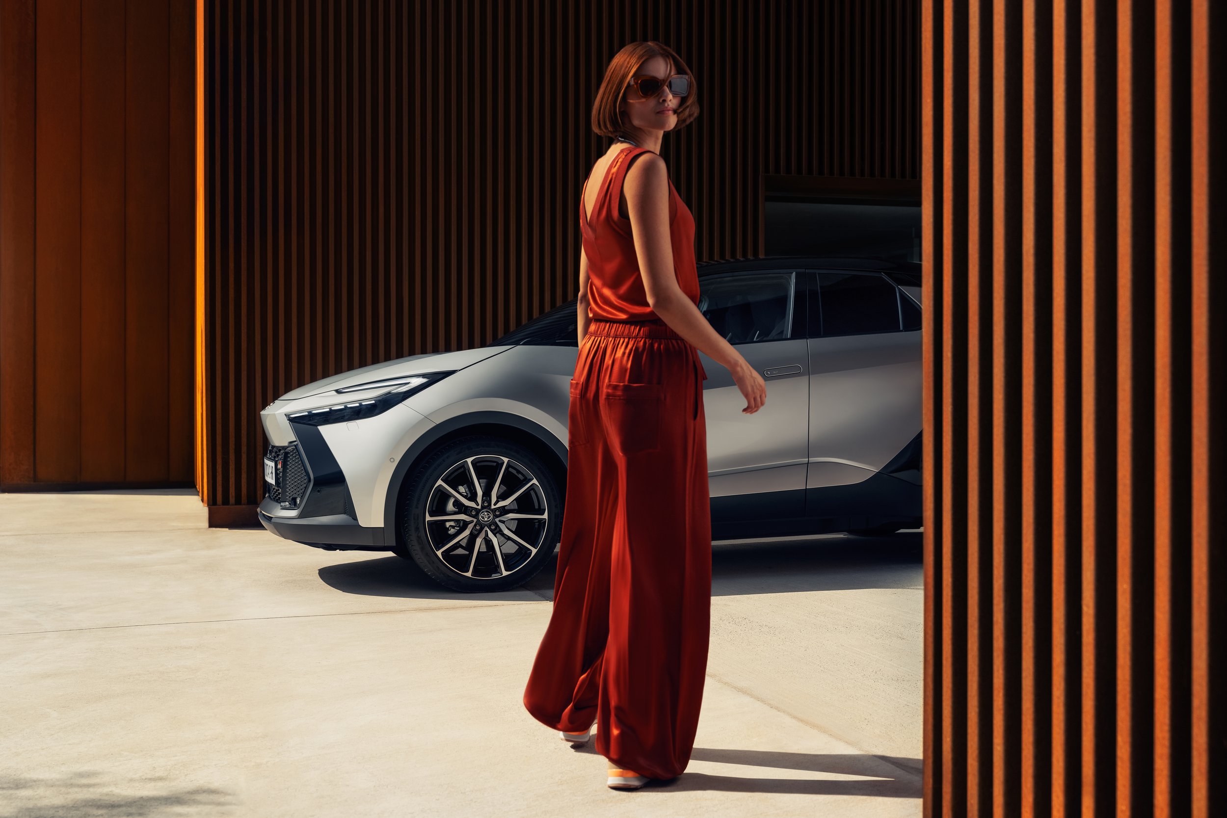 TOY_C-HR_2023_LAUNCH_HUB_CON_IMG_BANK_07 crop.jpg