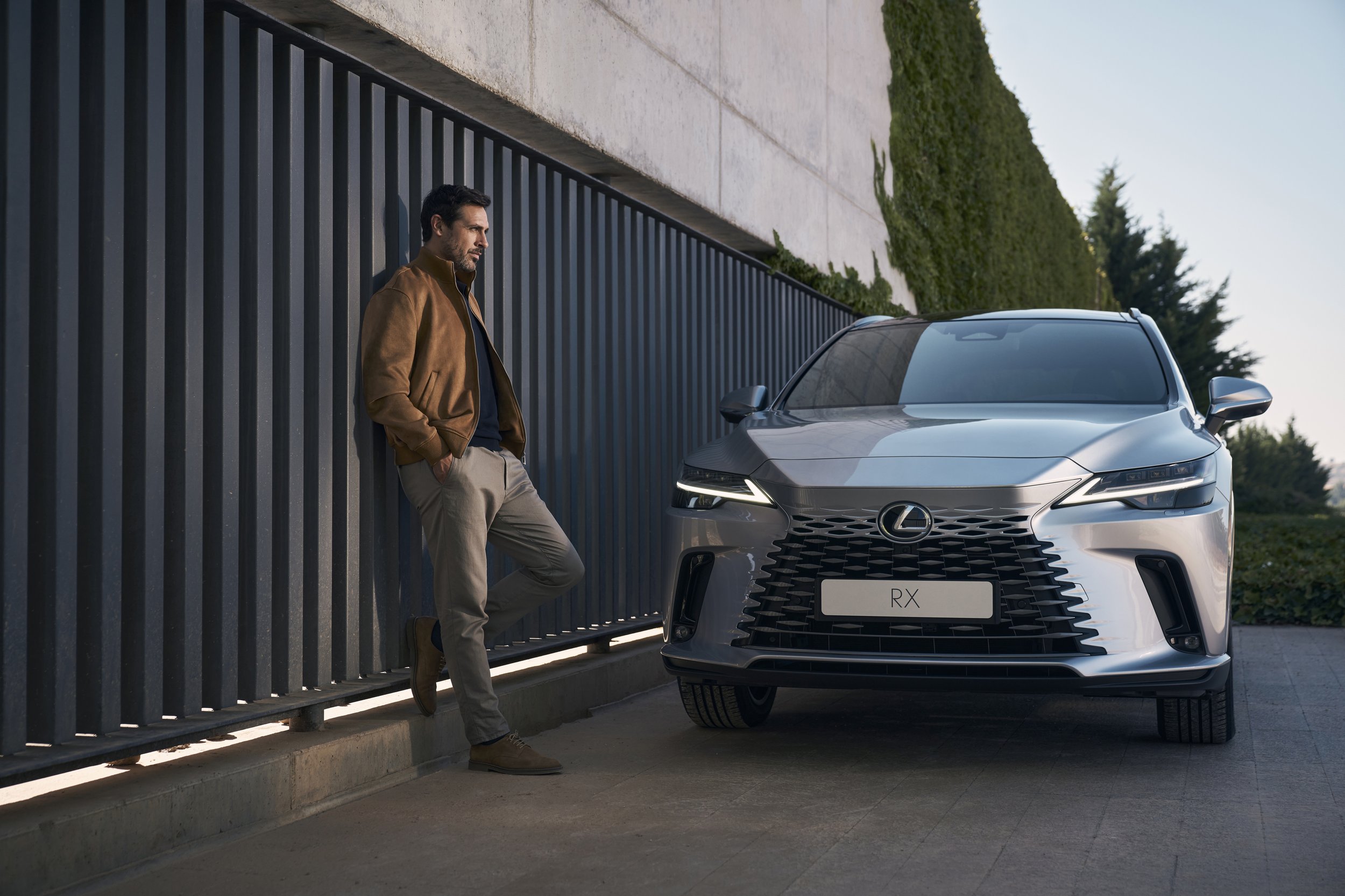 Lexus_RX_KV_Lifestyle_Sonic-Silver-450H+_405-02a_FINAL LR.jpg