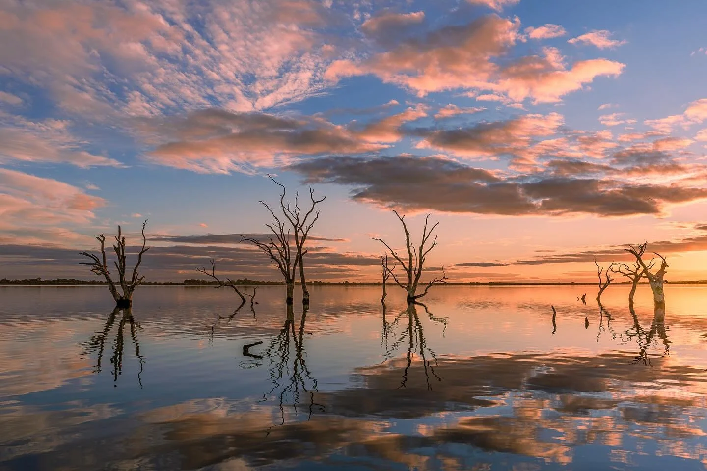 &ldquo;A Glorious Welcome!&rdquo;
Sunset / Lake Bonney, Riverland, South Australia.

Night 2 of my Flinders Ranges road trip, after a 7 hr drive, saw me arrive at Lake Bonney for the first time,  just before sunset.
Quickly finding a spot to set up c