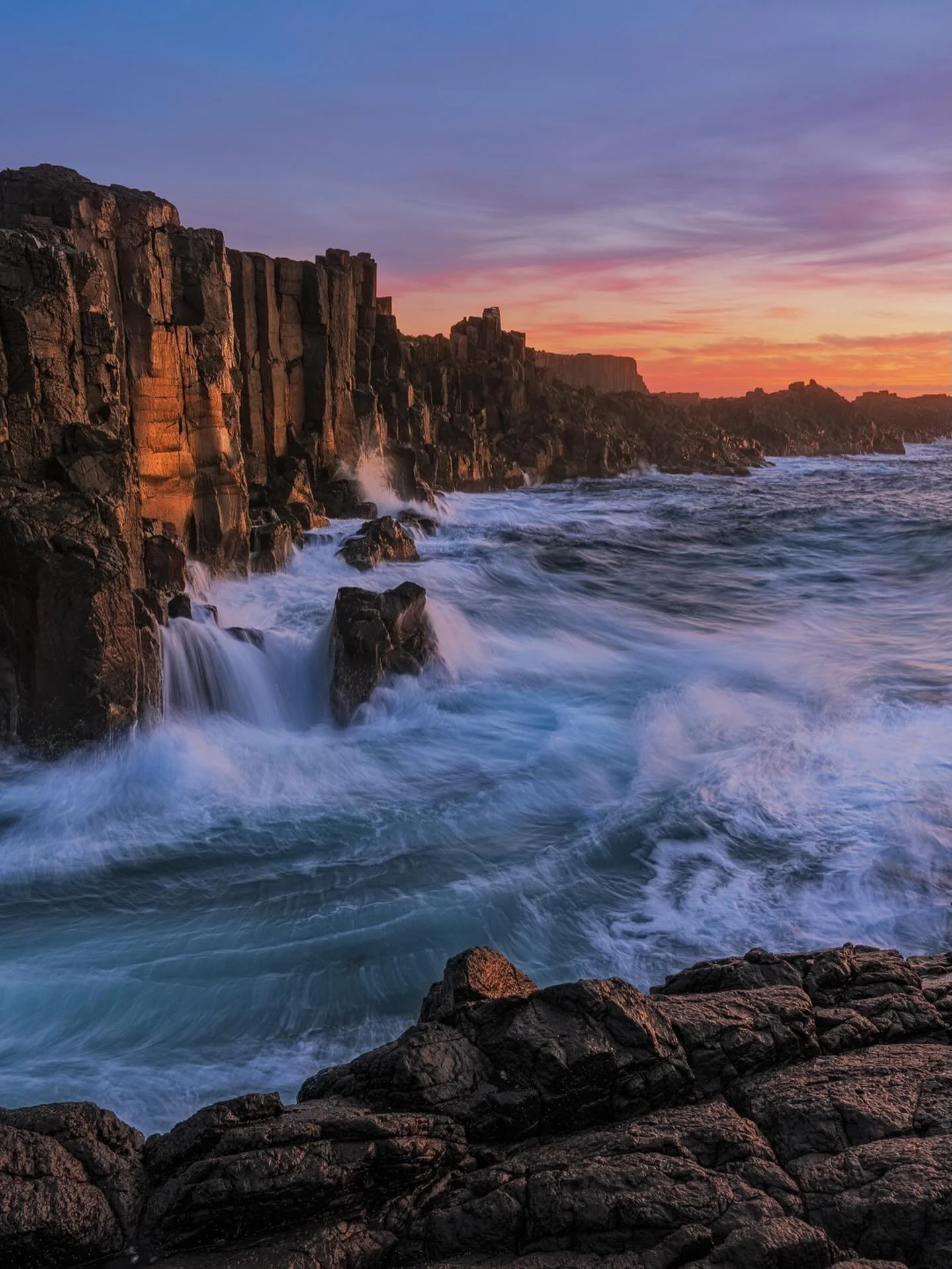 &ldquo;Rebounds&rdquo;
Sunrise / Old Bombo Quarry, South Coast, NSW, Australia . 

A nice, quiet morning at Bombo.
Low tide and a little swell, and every 5 minutes or so a big&rsquo;en!

Some great wave rebound patterns made for a fun session!

:
:
: