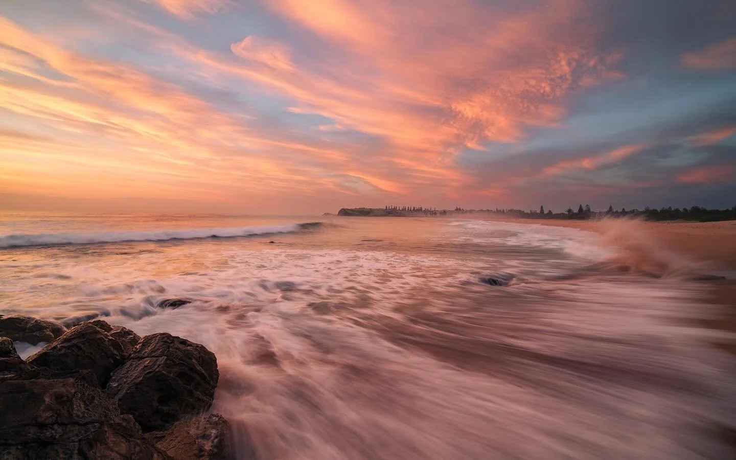 &ldquo;Werri Flow&rdquo;

Sunrise / Werri Beach, South Coast, NSW, Australia .

A nice lil&rsquo; sunrise session, a while back.