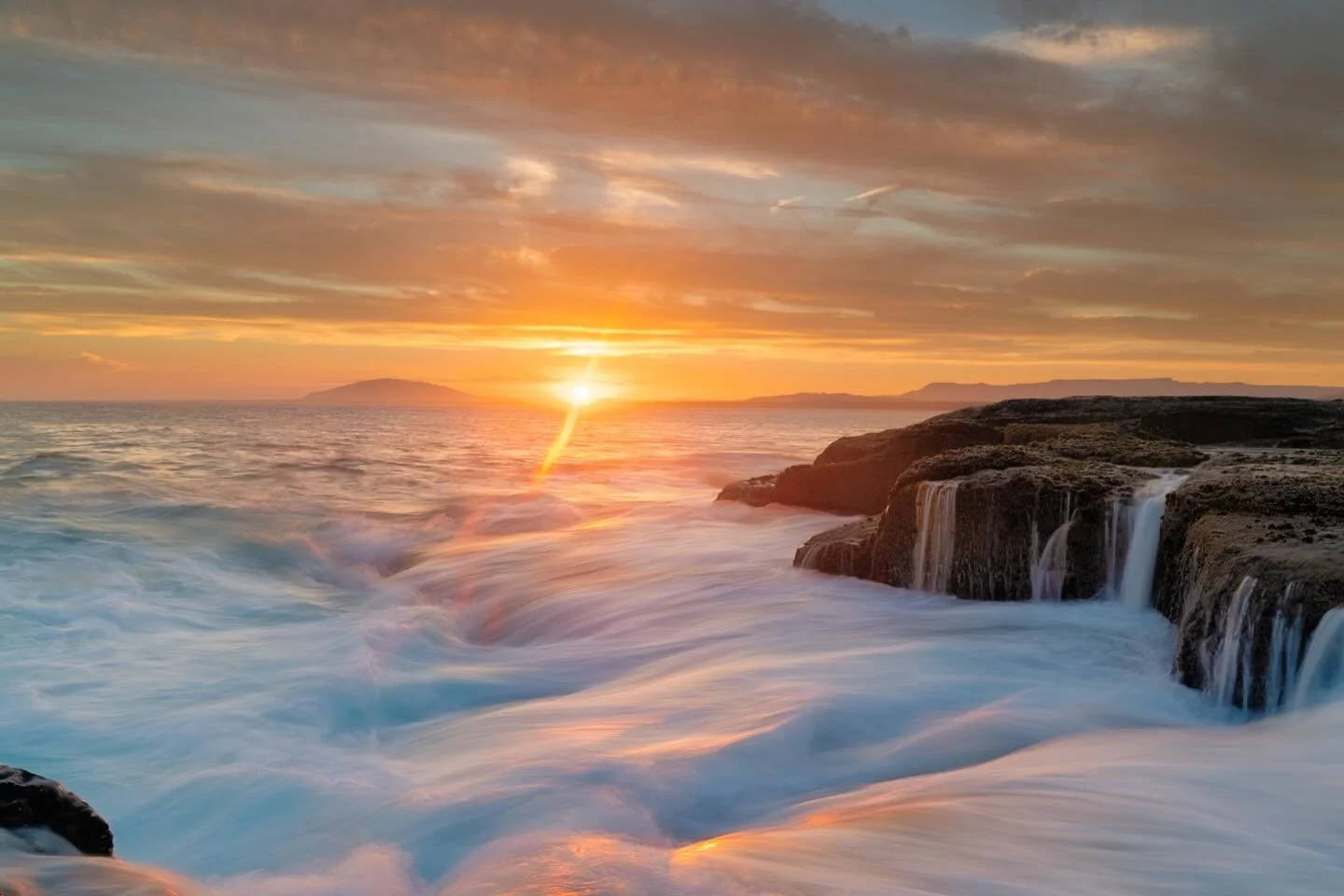 &ldquo;Cullunghutti Glow&rdquo;
Sunset / South Coast, NSW, Australia .

Some glorious sunset glow, a high tide and small swell combine to a create a beautiful vista. 😍

Looking south along Seven Mile Beach from Gerroa. 😍
That&rsquo;s Coolangatta Mo
