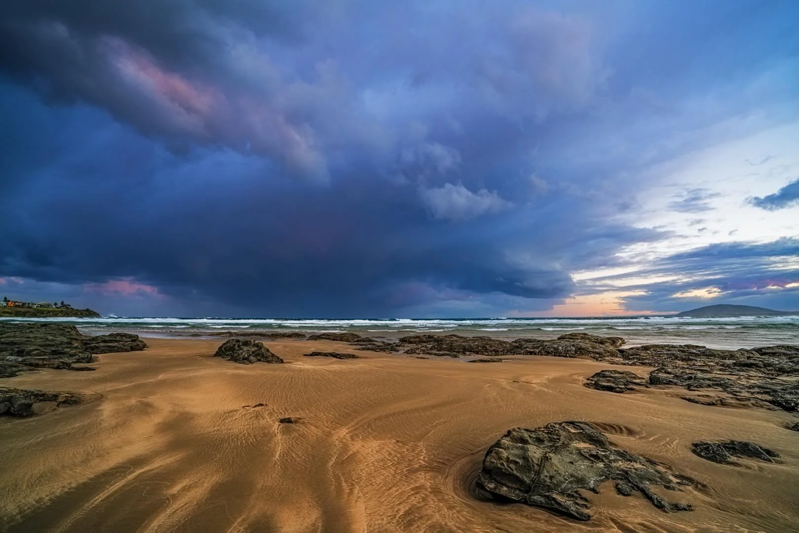 &ldquo;Eerie&rdquo;
Late Afternoon / Gerroa, South Coast, NSW, Australia .

One of the few storms I&rsquo;ve chased!
This one hit our place around 4pm, and looked like it was heading out to sea, to the north.

I thought Blackhead Gerroa would be a gr
