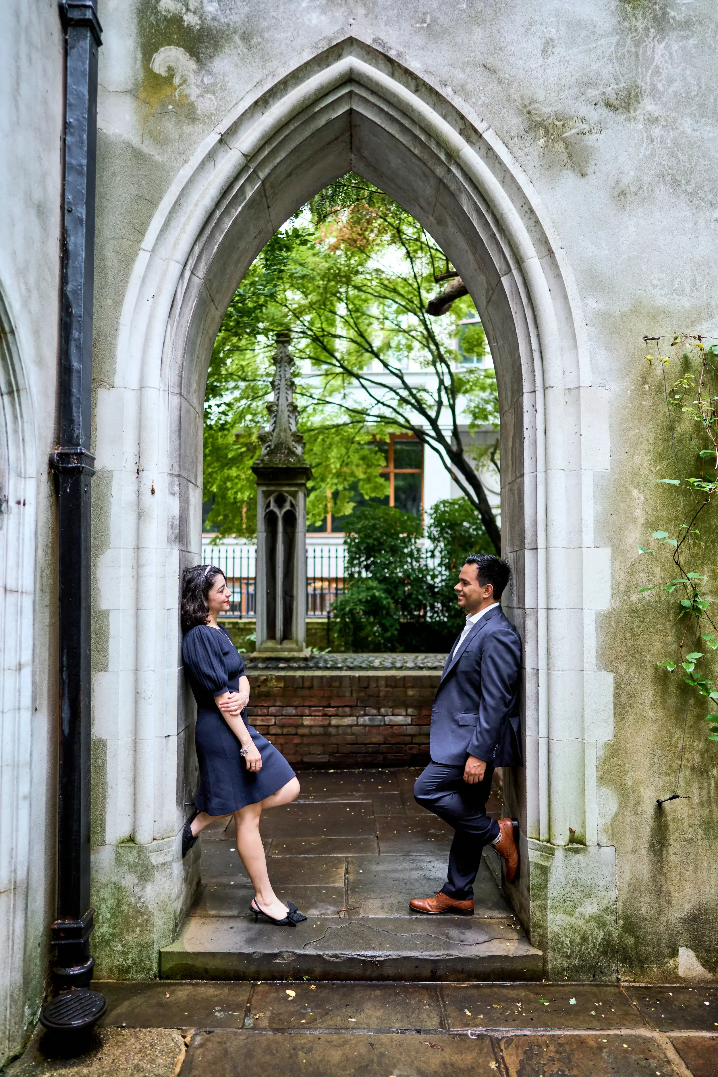 couple-engagement-st-dunstan-london-london-kate-8.webp