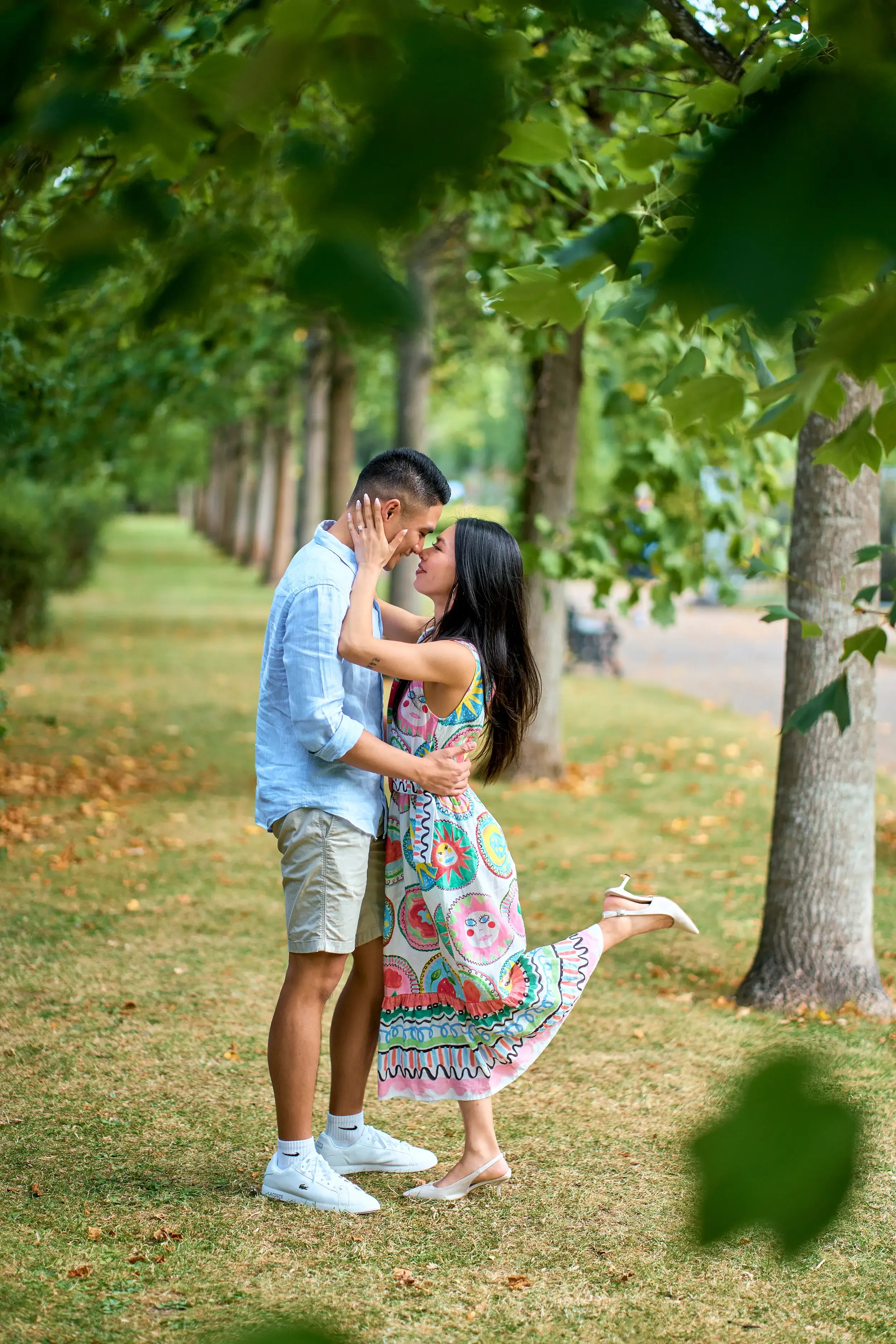 couple-engagement-regents-park-london-kate-2.webp