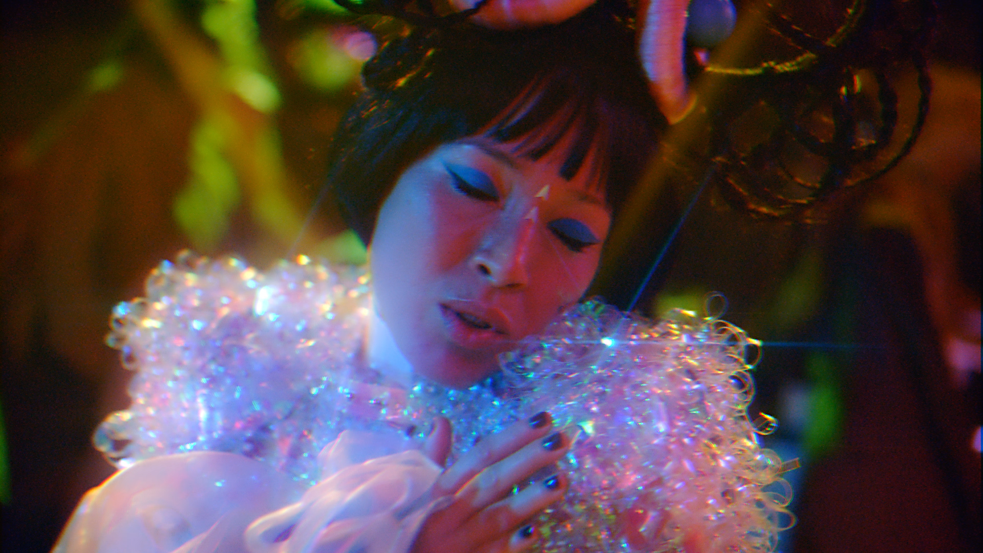 LITTLE DRAGON "LOVER CHANTING"