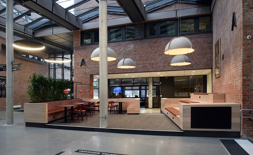 Interiør vrimlehallen, universitetet i Agder