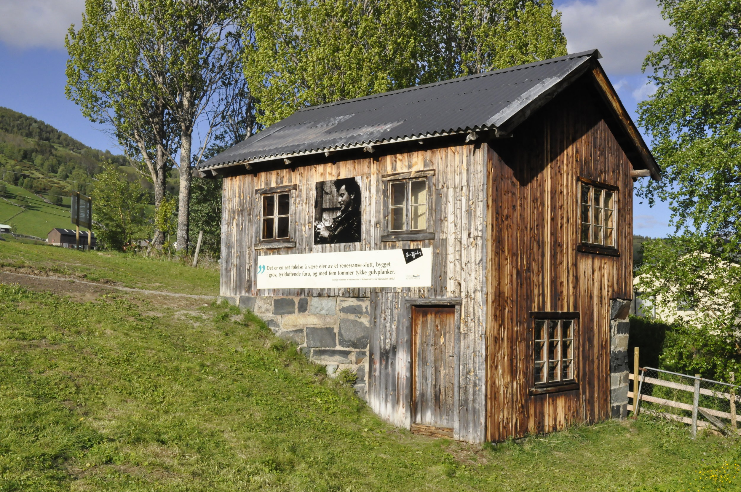 Atelier og uthus, Leveld kunstnartun