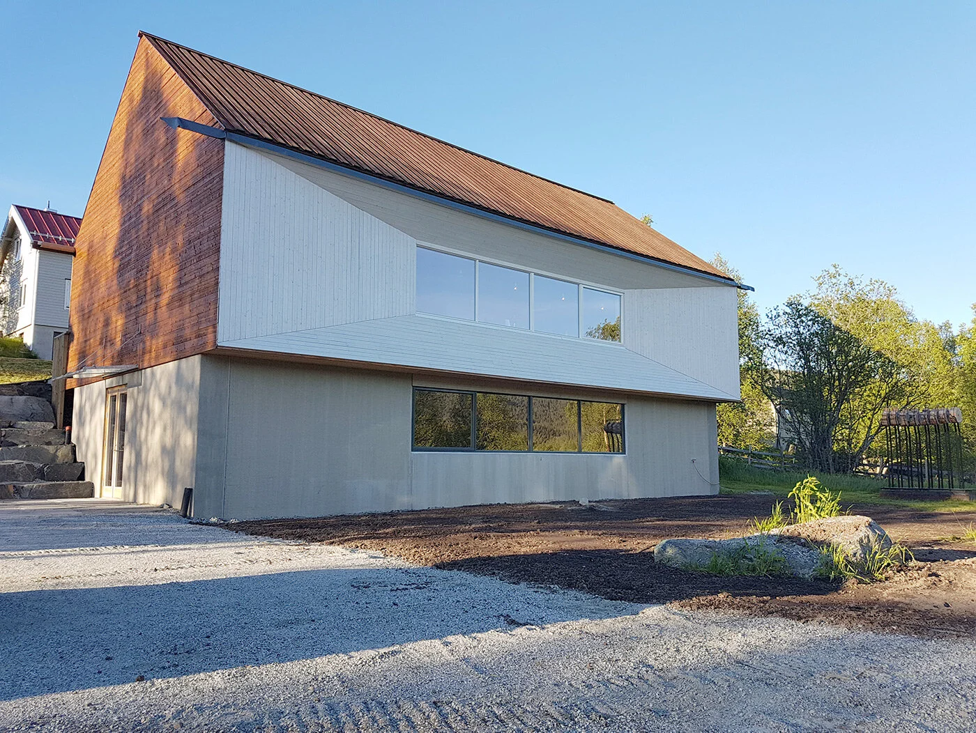Låven, arkitekttegnet flerbukshus, Leveld kunstnartun