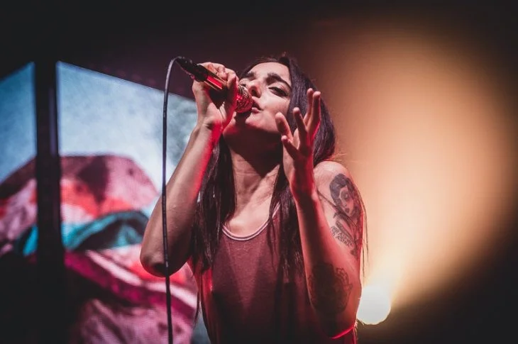 Levante, “Nel Caos Tour”:  il concerto di un’artista stupefacente.