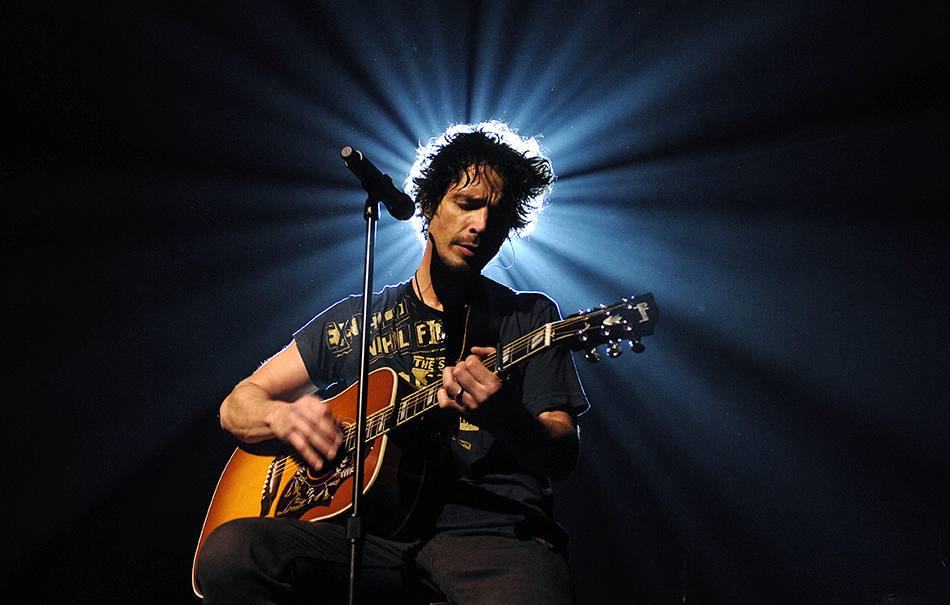 Chris Cornell performs on stage at Forum Theatre on 25th October 2007 in Melbourne, Australia. (Photo by Martin Philbey/Redferns)