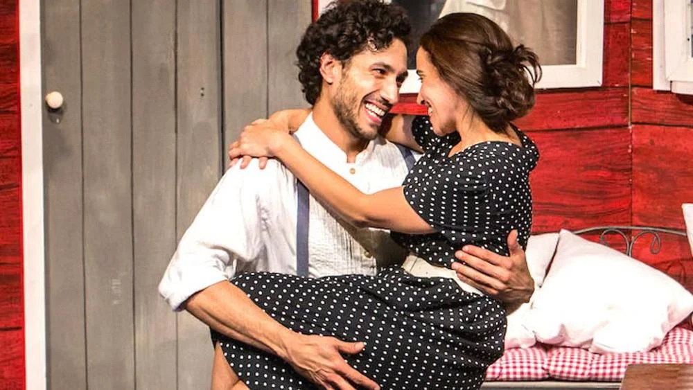 “La locandiera” di Carlo Goldoni al Teatro Vascello: Il fascino sirenico di Silvia Gallerano  