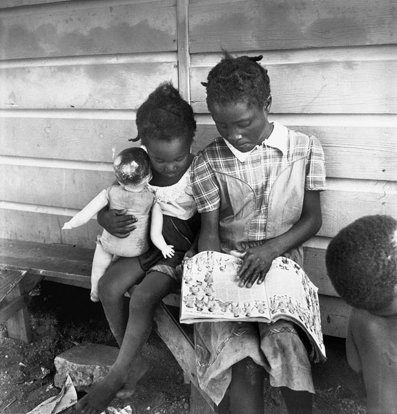  USA. Long Island. New York. Migratory Labour. Children of migrant potatoe pickers. 1951. 