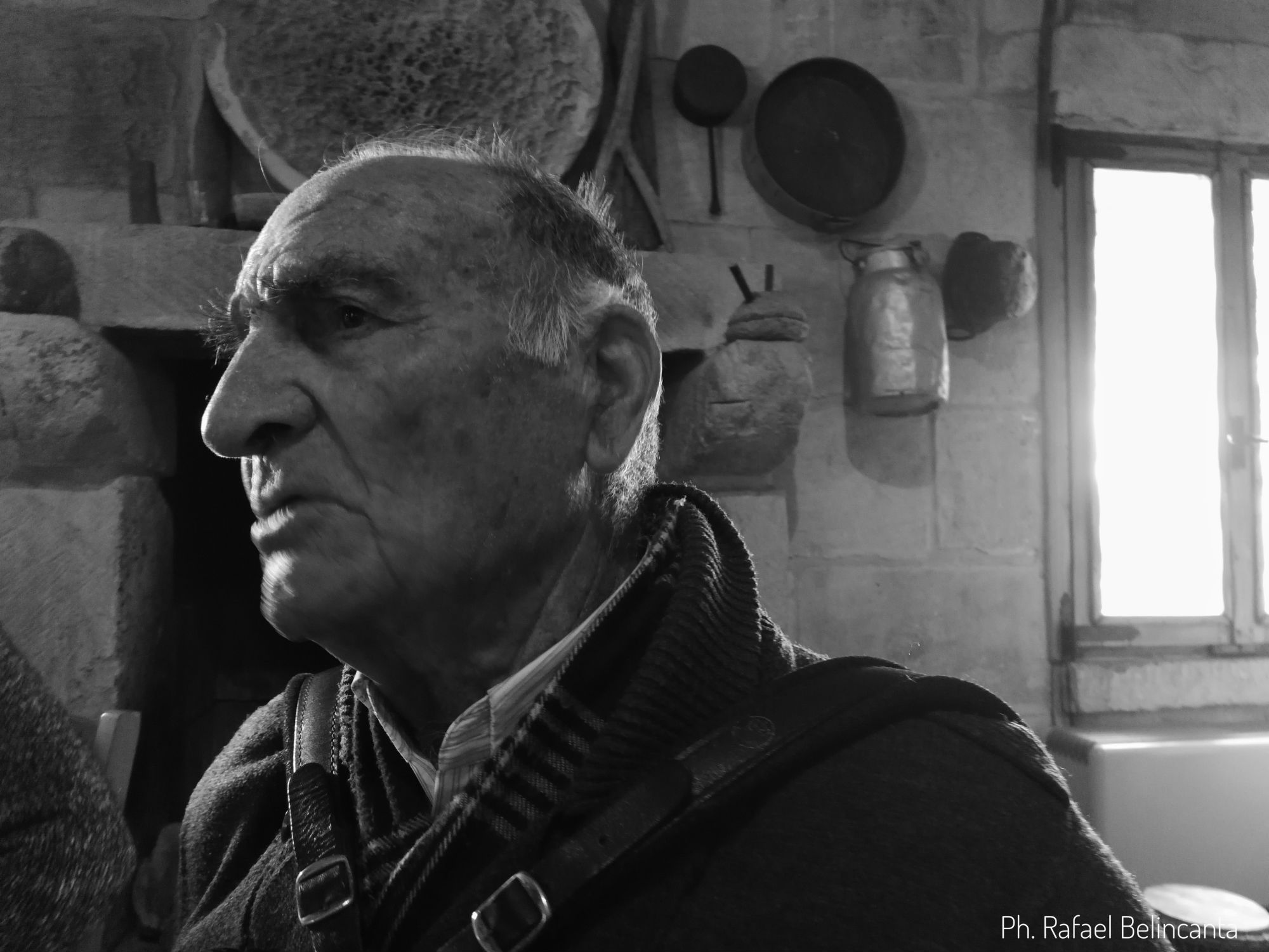 Giovanni Avvantaggiato, 92 anni, e la sua inseparabile castagnari di accordi leggeri e ben marcati.