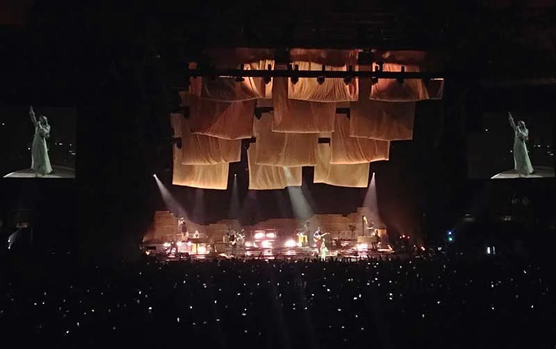 La magia dei Florence and the Machine incanta l’Unipol Arena di Bologna