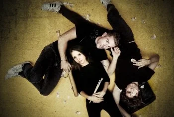 Loose Ends - Giovani Sospesi: il ritratto di una generazione al confine