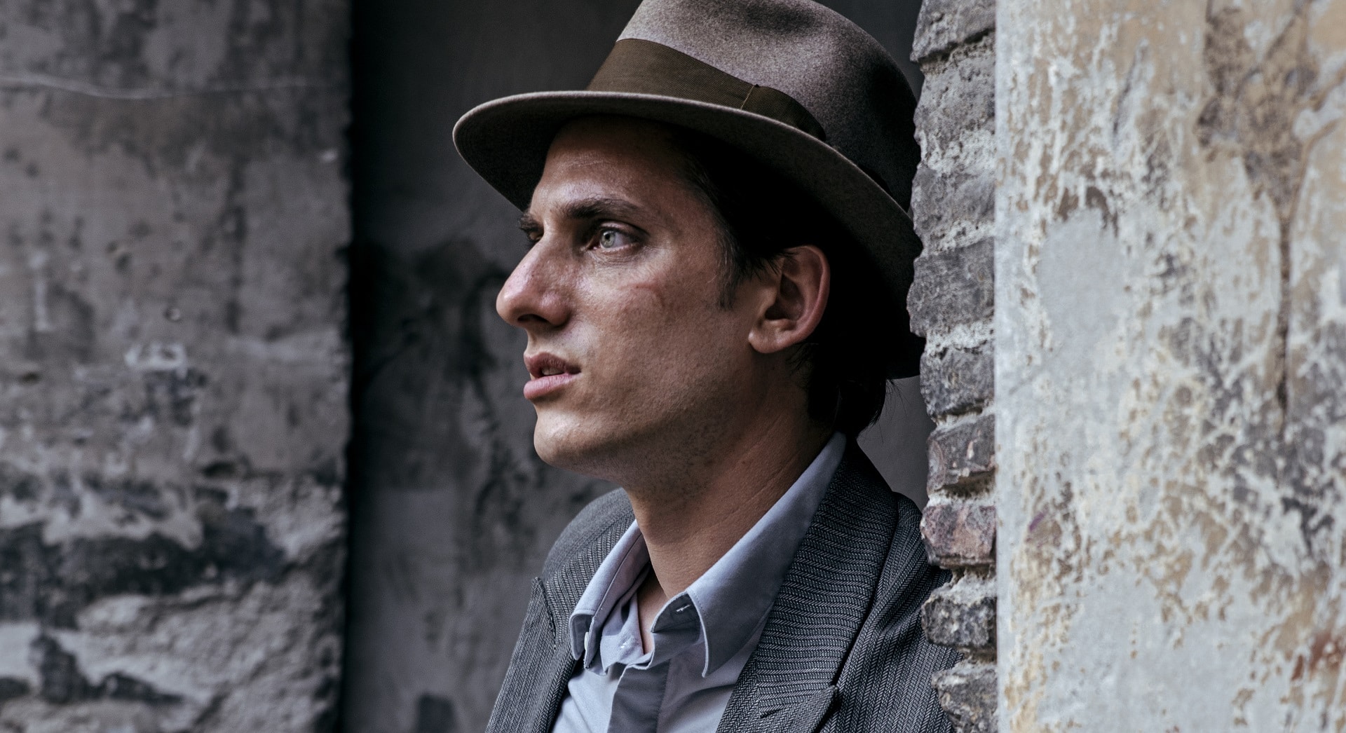 53480-MARTIN_EDEN_-_Actor_Luca_Marinelli__2_.jpg