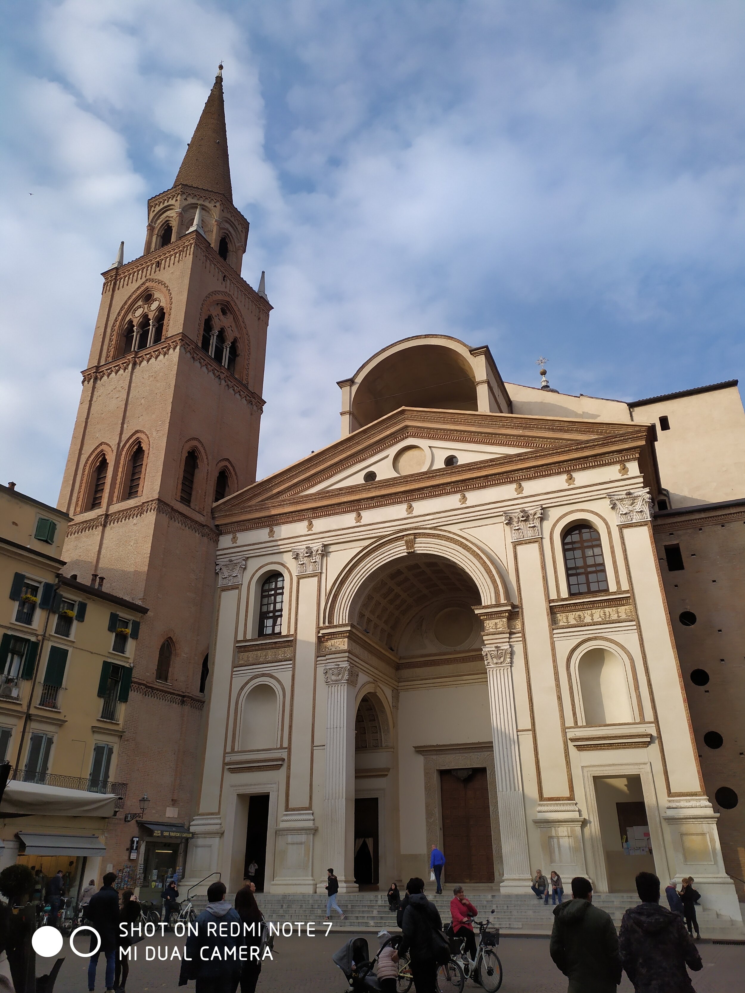 Basilica di Sant'Andrea.jpg