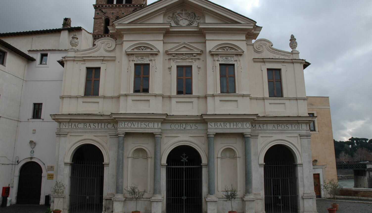  Basilica di San Bartolomeo all'Isola Tiberina 