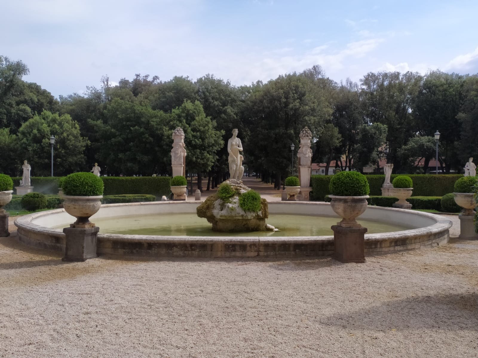 Villa Borghese-Galleria Borghese fontana.jpg