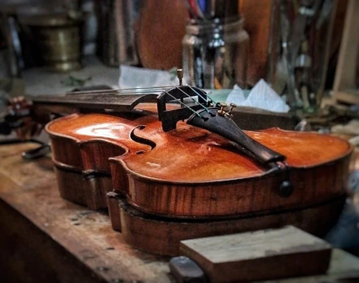 Svelati nel cuore di Roma i segreti del liutaio dell'Opera