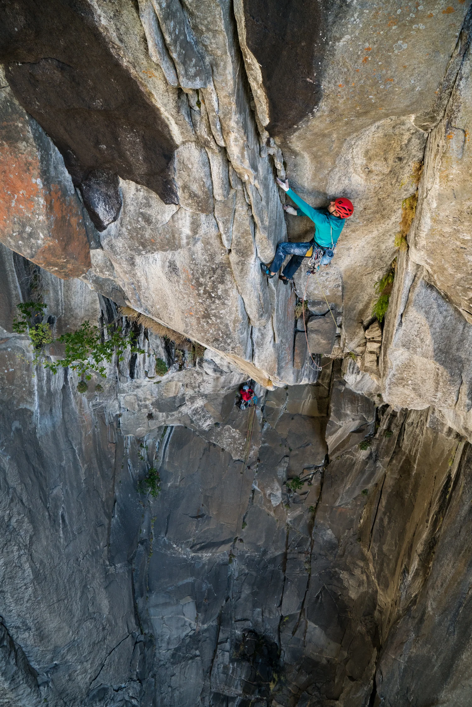 Nico Favresse climbs the eye of sauron