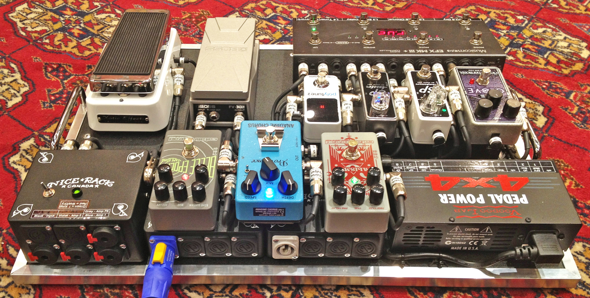 Grab_and_Go_Pedalboard_Guitar_Rig_5.jpg
