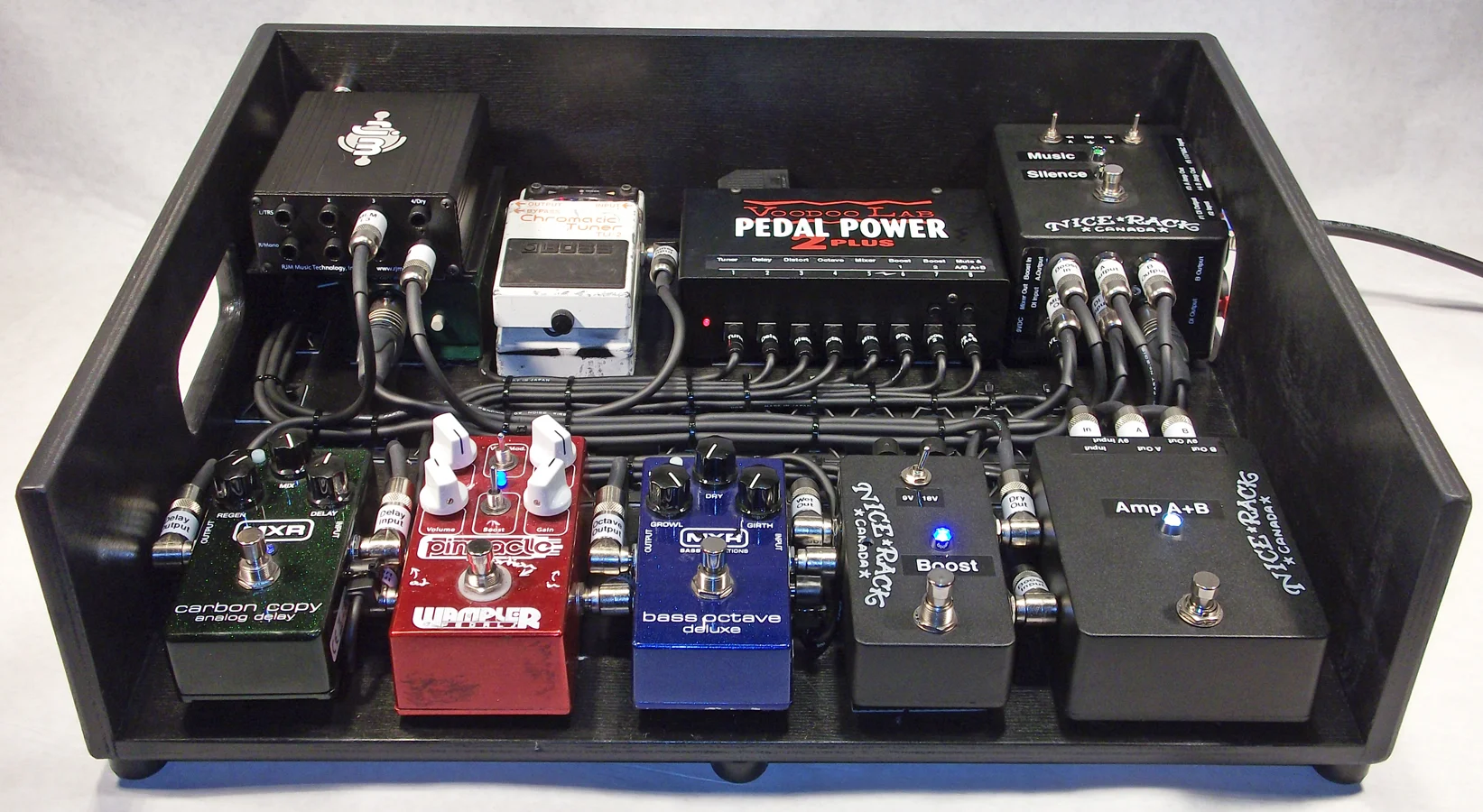 Headstones_Bass_Pedalboard_02.JPG